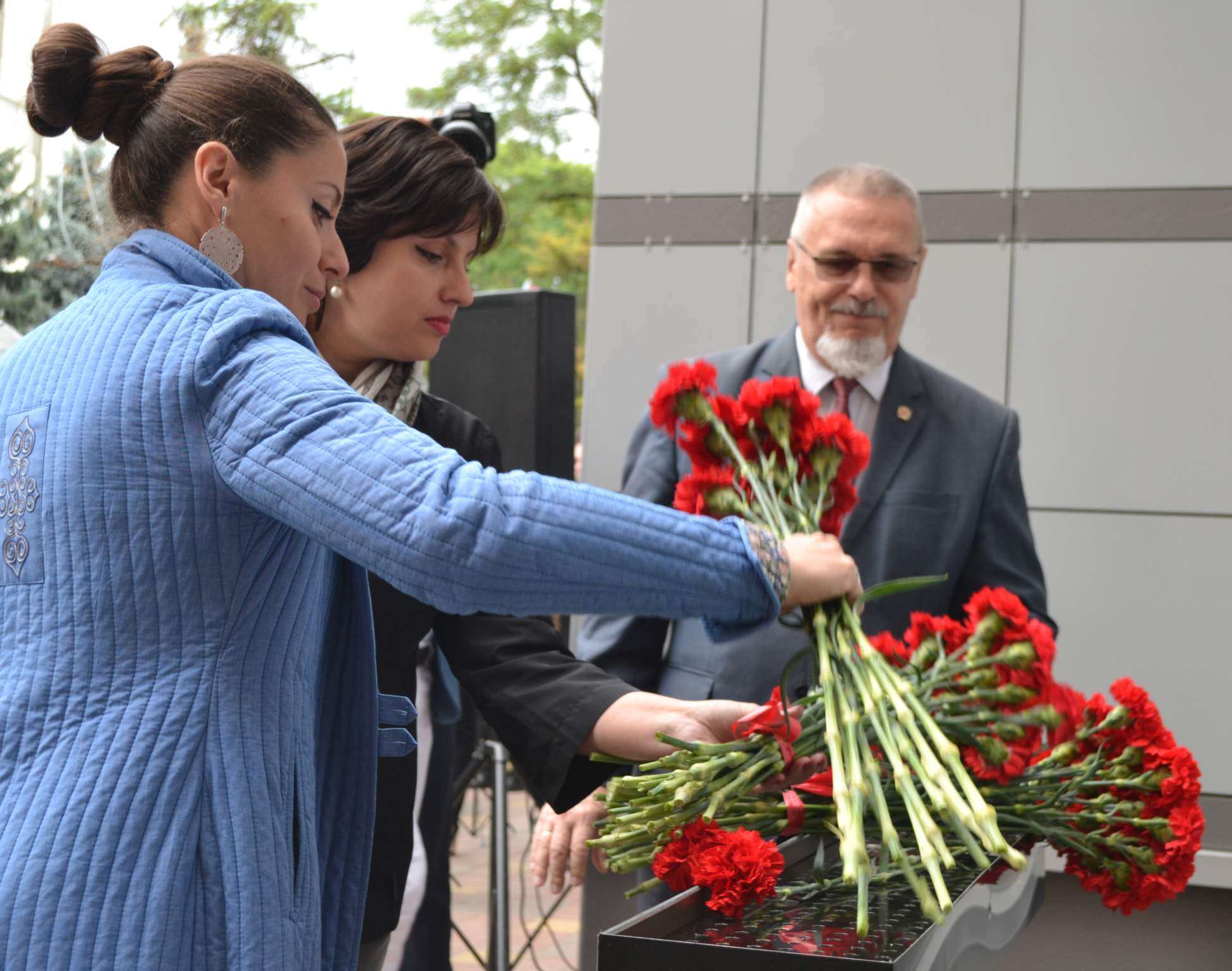 В Ставрополе открыли мемориальную доску известному музыканту Даниилу  Осиновскому - Ставропольский Дворец культуры и спорта